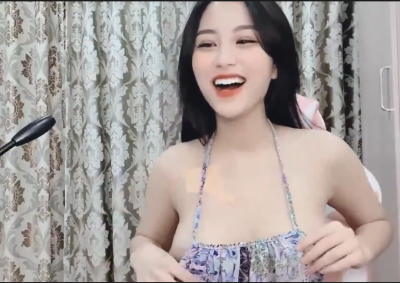 Em gái phát trực tuyến chát sex show mông, lồn